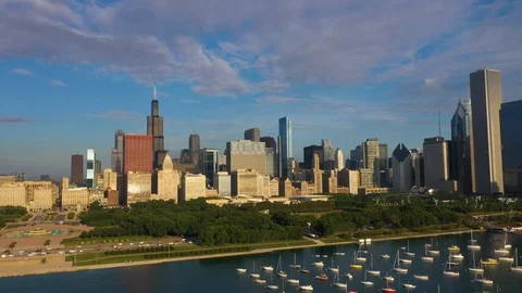 Chicago Skyline at DuSable Harbor 動画素材 116293311