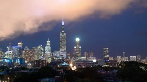 Chicago - Skyline at Night with Clouds - 8K Timelapse Vidéo 232040444