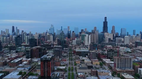 Chicago skyline showing Willis Tower and other famous urban landmarks during qui Stock Footage 337313090