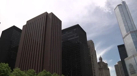 Chicago Skyscrapers - Low Angle Slow Moving Shot - 720p 스톡 동영상 45321941