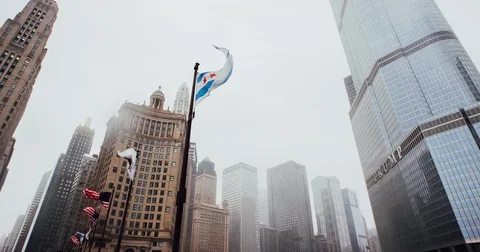 Chicago - Snow Falling Chicago Flag and Skyline - 4K Slow Motion Vidéo 83463657