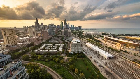 Chicago - Sunset Clouds Over Skyline Looking North - 4K Timelapse 스톡 동영상 82511825