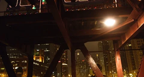Chicago - Train Passing Above Bridge - 4K Slow Motion Vidéo 83244488
