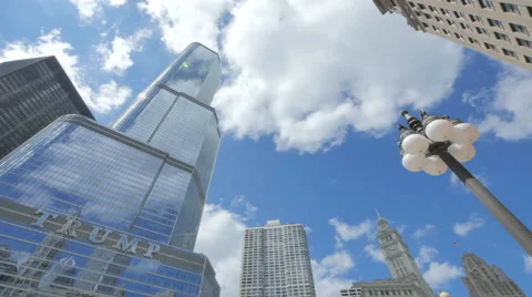 Chicago Trump Tower Skyscraper with Clouds Crossing the Sky 스톡 동영상 64182937