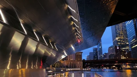 Chicago Under the Bridge Vidéo 124161814