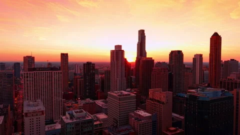 Chicago, USA, 9 June 2026 : Sunset sky glowing orange behind city skyscraper Stock Footage 343577006