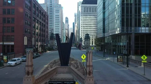 Chicago_push into a public sculpture 스톡 동영상 171778637