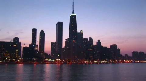 Chicago's Sears Tower dominates this skyline shot during 库存影片 437516