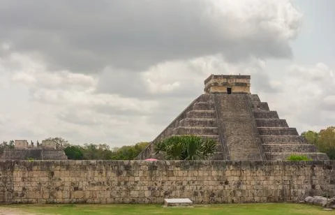 Chichen Itza archaeological complex in Yucatan Peninsula, Mexico. large pre.. Stock Photos