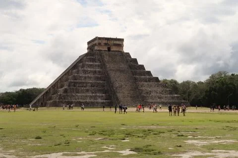 The Chichen Itza Archaeological Site on a busy day, Kukulcan Pyramid, El Cast Stock Photos