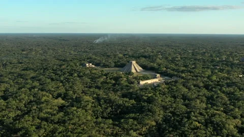 Chichen Itza Maya Pyramid, Yucatan Drone View with Jungle, Mexico 4K Stock-Footage 173577615