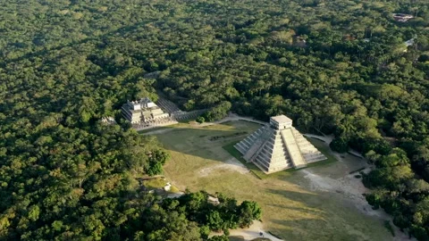 Chichen Itza Mayan City, Stunning Drone Circling Pyramid, Yucatan, Mexico 4K Video stock 173584638