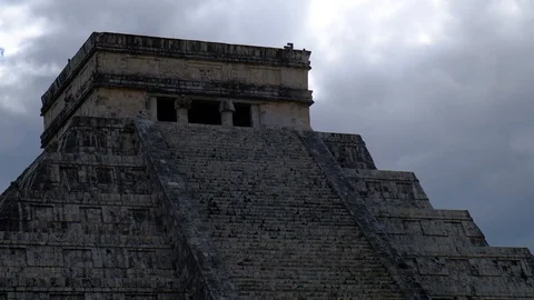 CHICHEN ITZA, MEXICO – Feb 4, 2018: The Mayan Ruins At Chichen Itza Video stock 105144423