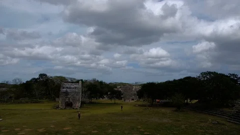 CHICHEN ITZA, MEXICO – Feb 4, 2018: The Mayan Ruins At Chichen Itza Video stock 105144430