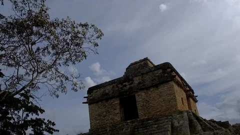 CHICHEN ITZA, MEXICO – Feb 4, 2018: The Mayan Ruins At Chichen Itza Video stock 105144440