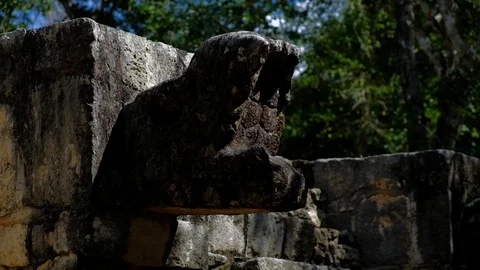 CHICHEN ITZA, MEXICO – Feb 4, 2018: The Mayan Ruins At Chichen Itza Video stock 105144444