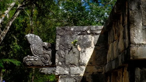 CHICHEN ITZA, MEXICO – Feb 4, 2018: The Mayan Ruins At Chichen Itza Video stock 105144448