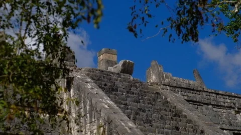 CHICHEN ITZA, MEXICO – Feb 4, 2018: The Mayan Ruins At Chichen Itza Video stock 105144453