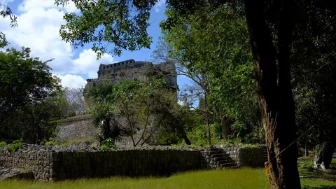 CHICHEN ITZA, MEXICO – Feb 4, 2018: The Mayan Ruins At Chichen Itza Video stock 105144457
