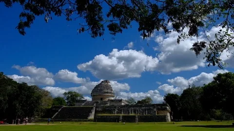 CHICHEN ITZA, MEXICO – Feb 4, 2018: The Mayan Ruins At Chichen Itza Video stock 105144460
