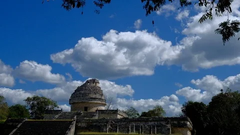CHICHEN ITZA, MEXICO – Feb 4, 2018: The Mayan Ruins At Chichen Itza Video stock 105144462