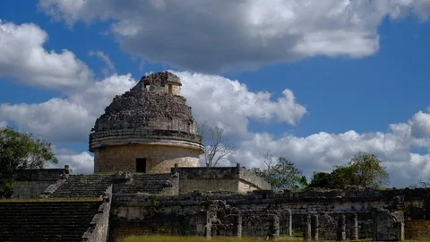 CHICHEN ITZA, MEXICO – Feb 4, 2018: The Mayan Ruins At Chichen Itza Video stock 105144464