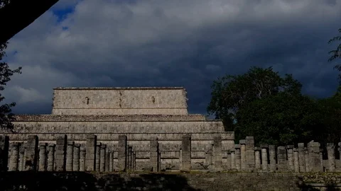 CHICHEN ITZA, MEXICO – Feb 4, 2018: The Mayan Ruins At Chichen Itza Video stock 105144472