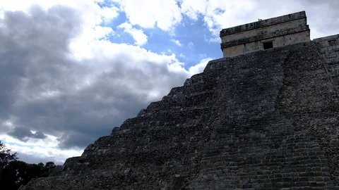 CHICHEN ITZA, MEXICO – Feb 4, 2018: The Mayan Ruins At Chichen Itza Video stock 105144476
