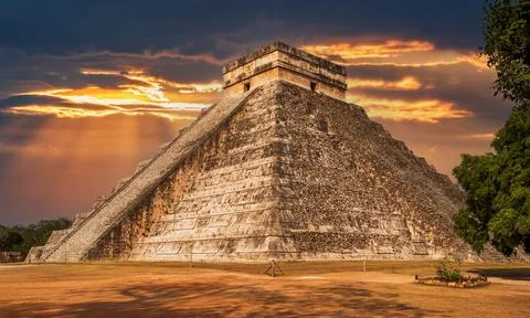 Chichen Itza - Twilight Temple of Kukulkan, Mexico landmark Stock Photos