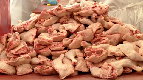 Chicken in a butcher shop Video stock 39879862