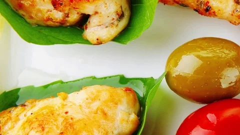 Chicken chunks on basil Vídeos de archivo 82706582