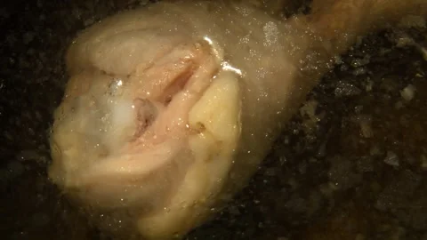 Chicken drumstick is being boiled 库存影片 302137487