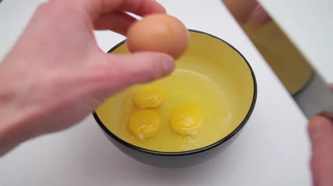 Chicken egg break Видео 49736243