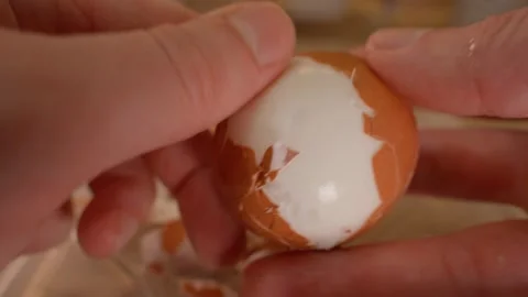Chicken egg that is easily peeled, close-up Stock Footage 324702042