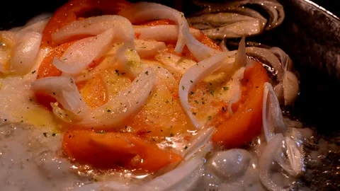 Chicken egg with sliced tomato and onion 動画素材 259110945