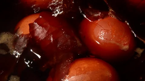 Chicken eggs with onion peel Видео 312532742
