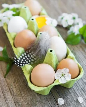 Chicken eggs in tray Foto stock