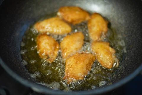 Chicken fire on the pan Foto stock