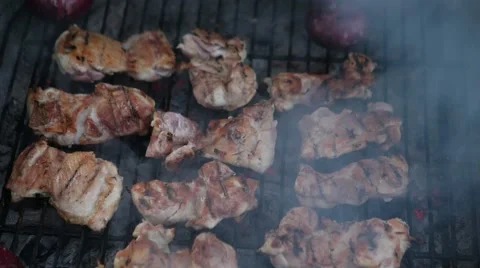 Chicken grilling on barbeque Vídeo Stock 55824956