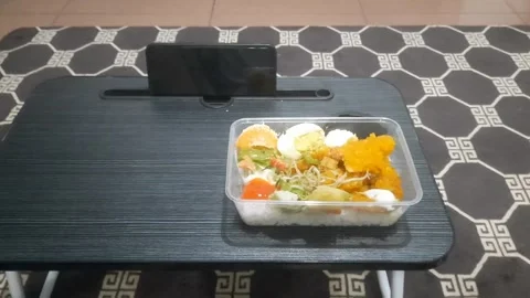 Chicken Katsu Set on Black Table Stockbeeldmateriaal 331008602