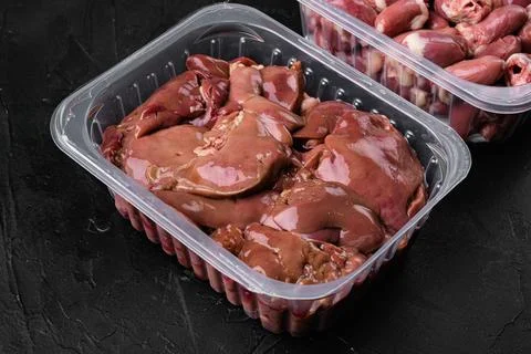 Chicken liver container, on black dark stone table background Foto stock