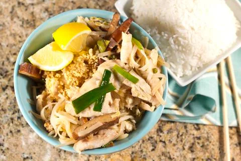 Chicken pad thai Фото