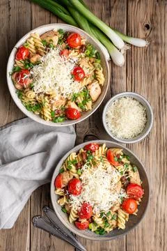 Chicken pasta salad with roasted and sun-dried tomatoes Stock Photos
