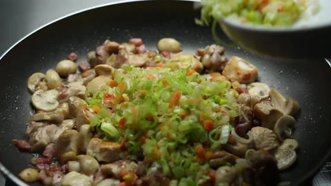 Chicken Pie - Add veg 1 스톡 동영상 281177853