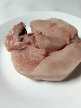 Chicken pieces on a plate, a basic ingredient in a food menu. Фото