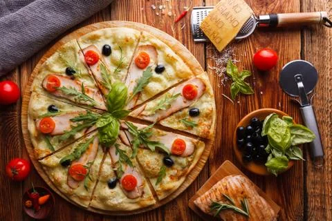 Chicken pizza Stock-Fotos