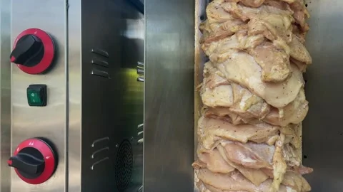Chicken shawarma meat spinning on the pole 스톡 동영상 330750095