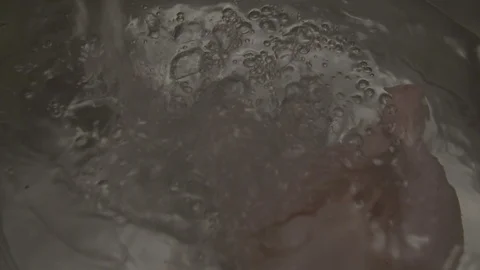 Chickens being washed slow motion chlorine 库存影片 120392370