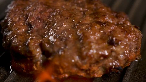 Chief cooked tasty burger on a griddle pan in casual bar Stock-Footage 111219902