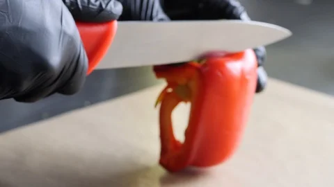 The chief is cutting peppers for the burger. Video stock 86177742